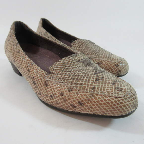 clarks timeless loafer